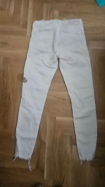 Personal Items: Zara bele ženske farmerke sa izvezenim cvećem - Model: uske/skinny at lalafo.rs — 5 Personal Items: Zara bele ženske farmerke sa izvezenim cvećem - Model: uske/skinny — 5