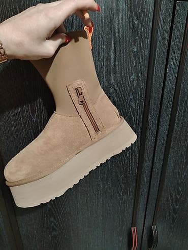 Ugg obuća 39, bоја - Braon na lalafo.rs — 9 Ugg obuća 39, bоја - Braon — 9