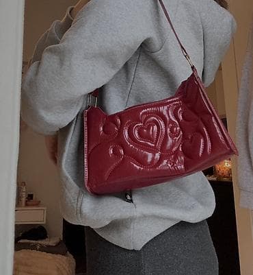 Lakovana bordo torbica preko ramena (baguette stil) - Materijal na lalafo.rs — 2 Lakovana bordo torbica preko ramena (baguette stil) - Materijal — 2