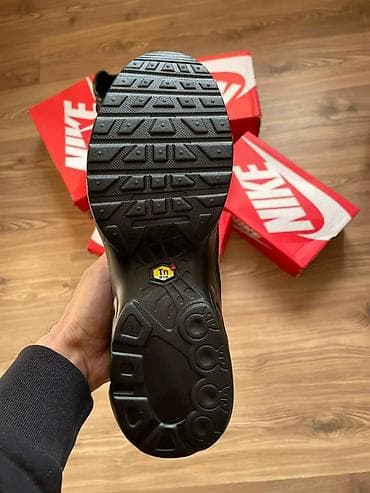 Nike Air Max Plus (Tn) – crne patike - Gornjište: mrežasta tkanina sa at lalafo.rs — 2 Nike Air Max Plus (Tn) – crne patike - Gornjište: mrežasta tkanina sa — 2