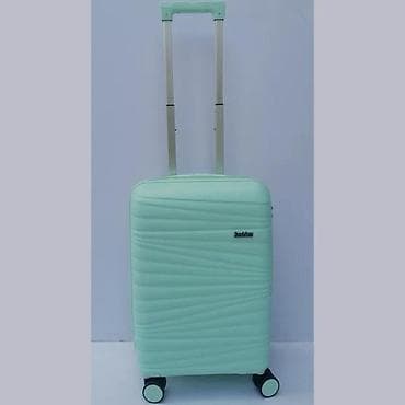 Tvrdi kofer na točkiće – mint zelena boja - Kompaktna veličina na lalafo.rs Tvrdi kofer na točkiće – mint zelena boja - Kompaktna veličina