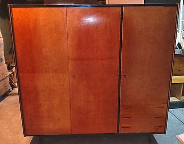 Garderober star 60 godina Garderober u dobrom stanju Dimenzije na lalafo.rs — 1 Garderober star 60 godina Garderober u dobrom stanju Dimenzije — 1