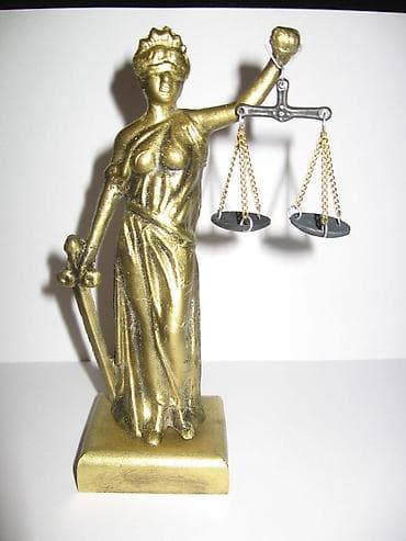 stalaze i police: Dekorativna figura Justicije (boginja pravde) na zlatnom postolju ili at lalafo.rs — 1 stalaze i police: Dekorativna figura Justicije (boginja pravde) na zlatnom postolju ili — 1