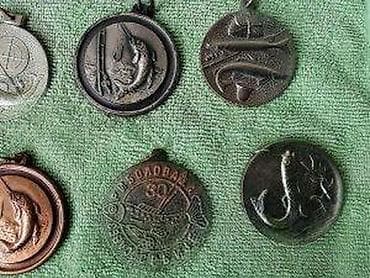 Badges, Orders & Medals: Stara medalja za ribolov, pecanje, više komada. Očuvane medalje za at lalafo.rs — 7 Badges, Orders & Medals: Stara medalja za ribolov, pecanje, više komada. Očuvane medalje za — 7