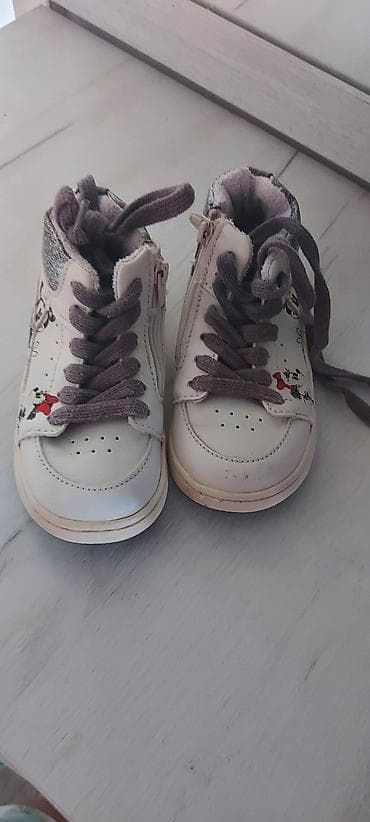 Dečije patike visoke dubine sa likovima Minnie Mouse. Zara, 23 broj na lalafo.rs — 2 Dečije patike visoke dubine sa likovima Minnie Mouse. Zara, 23 broj — 2