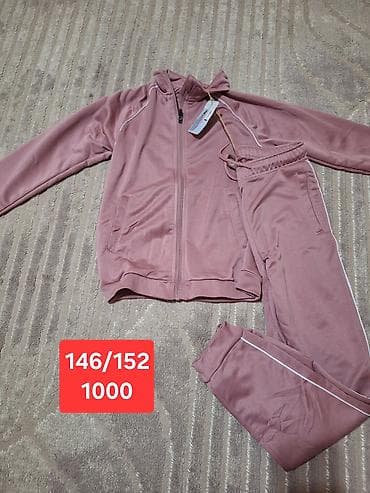 Komplet trenerka - Glatka, meka tkanina sa blagim satenskim sjajem na lalafo.rs Komplet trenerka - Glatka, meka tkanina sa blagim satenskim sjajem