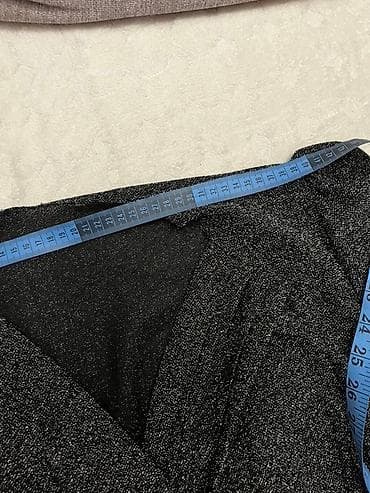 Elegantna midi haljina sa šljokičastim sjajem, u tamno na lalafo.rs — 5 Elegantna midi haljina sa šljokičastim sjajem, u tamno — 5