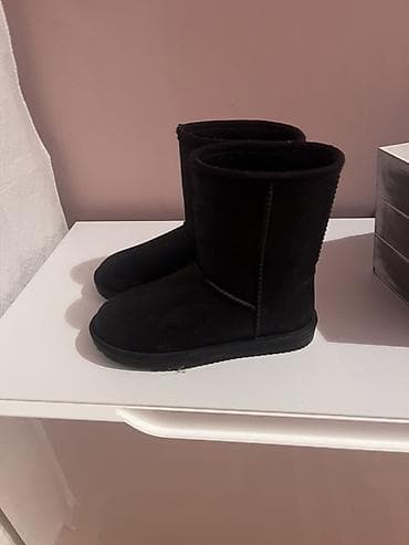 Ugg obuća 37, bоја - Crna na lalafo.rs — 1 Ugg obuća 37, bоја - Crna — 1
