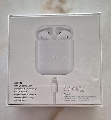 Apple AirPods bežične slušalice sa kućištem za punjenje - U kompletu at lalafo.rs — 2 Apple AirPods bežične slušalice sa kućištem za punjenje - U kompletu — 2