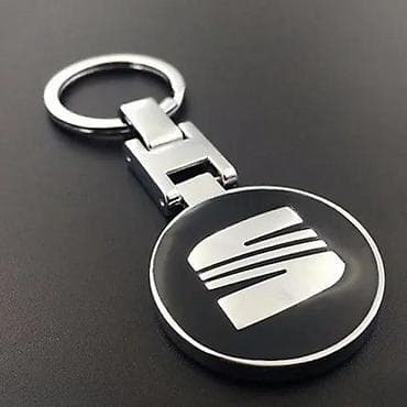 Metalni privezak Seat - obostrani. Auto privesci kao sa slike. ✨ na lalafo.rs Metalni privezak Seat - obostrani. Auto privesci kao sa slike. ✨