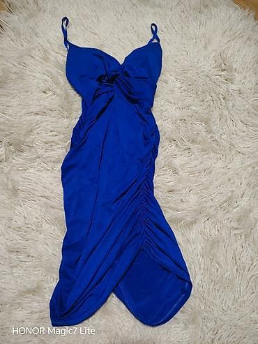 Elegantna kratka haljina u kraljevski plavoj boji. - Model: uska na lalafo.rs Elegantna kratka haljina u kraljevski plavoj boji. - Model: uska