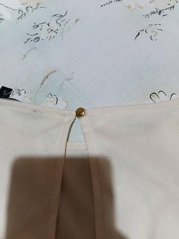 Ženska odeća – set majica i bluza - Pletena bluza/sweater u na lalafo.rs — 9 Ženska odeća – set majica i bluza - Pletena bluza/sweater u — 9