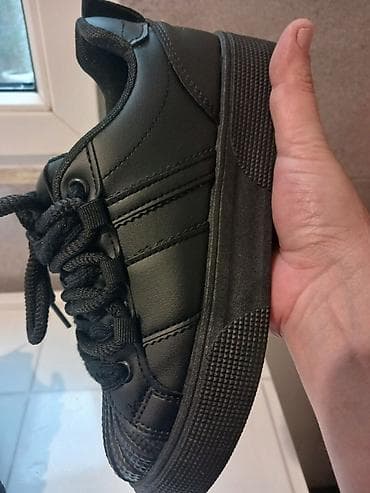 Crne patike – Starcap - Model: niskoprofilne patike sa debelim đonom na lalafo.rs — 4 Crne patike – Starcap - Model: niskoprofilne patike sa debelim đonom — 4