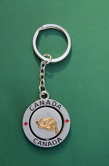 Kanada, Pariz - masivan, rotirajući privezak - original 2kom. cena za na lalafo.rs — 5 Kanada, Pariz - masivan, rotirajući privezak - original 2kom. cena za — 5