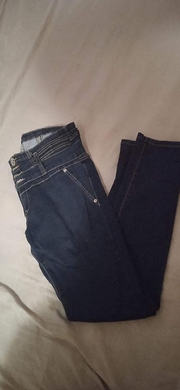 pantalone butiku ali: Ženske farmerke – tamno plave, skinny kroj - Materijal: klasičan na lalafo.rs — 2 pantalone butiku ali: Ženske farmerke – tamno plave, skinny kroj - Materijal: klasičan — 2