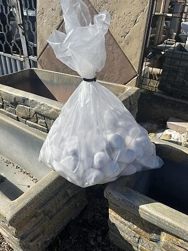 Beli dekorativni kamen – oblutak - Prirodni, oblo oblikovani na lalafo.rs — 1 Beli dekorativni kamen – oblutak - Prirodni, oblo oblikovani — 1