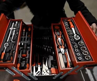 Clamps: Metalna kutija sa alatom – komplet za radionicu i terenski rad Ik - at lalafo.rs — 2 Clamps: Metalna kutija sa alatom – komplet za radionicu i terenski rad Ik - — 2