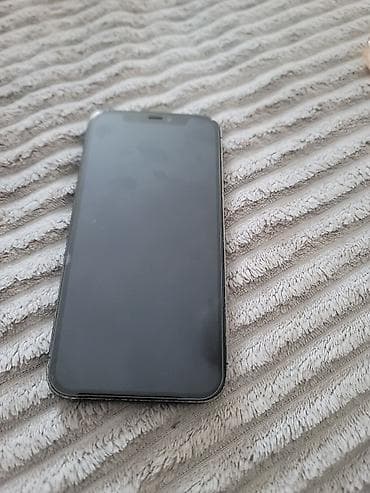 Apple iPhone – model sa ravnim ivicama i trostrukom zadnjom kamerom - at lalafo.rs — 1 Apple iPhone – model sa ravnim ivicama i trostrukom zadnjom kamerom - — 1