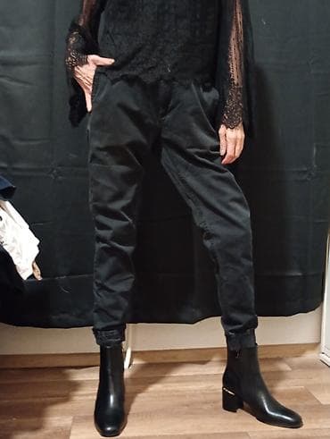 pantalone butiku ali: Crne ženske pantalone sa modernim, lagano spuštenim strukom i užim na lalafo.rs — 1 pantalone butiku ali: Crne ženske pantalone sa modernim, lagano spuštenim strukom i užim — 1