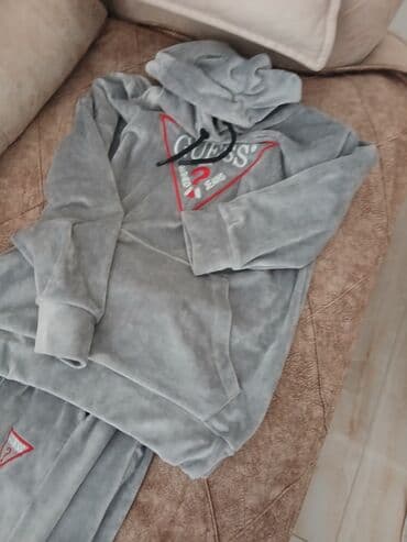 Guess, L, Sa ilustracijom, bоја - Siva na lalafo.rs Guess, L, Sa ilustracijom, bоја - Siva