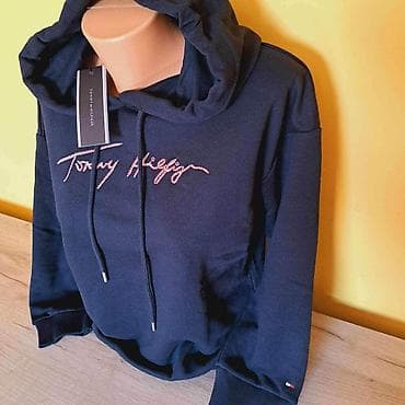 Nova ženska Tommy hilfiger dukserica, veličina M. Cena 2.600 dinara na lalafo.rs Nova ženska Tommy hilfiger dukserica, veličina M. Cena 2.600 dinara