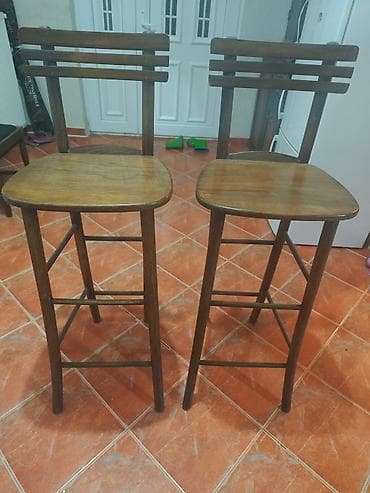 Drvene barske stolice – set od 2 komada. Komad 50e - Materijal: puno na lalafo.rs — 4 Drvene barske stolice – set od 2 komada. Komad 50e - Materijal: puno — 4