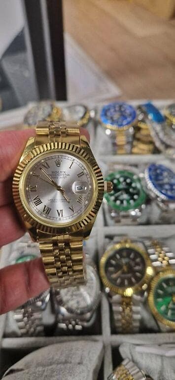 Satovi muški ženski,uniseks Cena:2500din (sa kutijom običnom) na lalafo.rs — 4 Satovi muški ženski,uniseks Cena:2500din (sa kutijom običnom) — 4