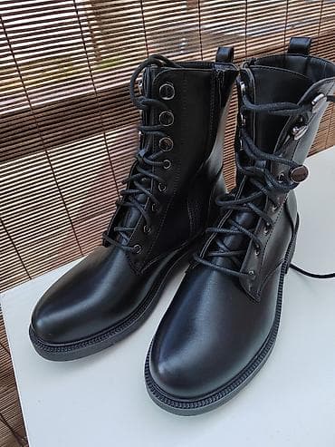 RASPRODAJAA Čizme martinke, br. 39 (24.5). Nove, samo jedna nitna na lalafo.rs — 4 RASPRODAJAA Čizme martinke, br. 39 (24.5). Nove, samo jedna nitna — 4