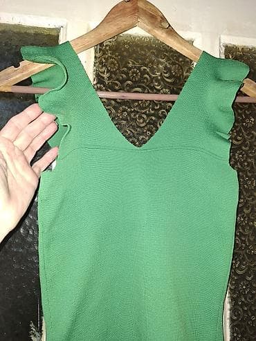 dve suknje po: Zelena ženska top majica bez rukava. Uni velicine. - Model at lalafo.rs — 2 dve suknje po: Zelena ženska top majica bez rukava. Uni velicine. - Model — 2