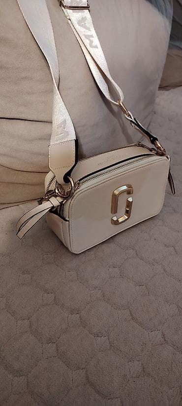 Marc Jacobs “The Snapshot” torbica preko ramena - Model: The Snapshot at lalafo.rs — 3 Marc Jacobs “The Snapshot” torbica preko ramena - Model: The Snapshot — 3