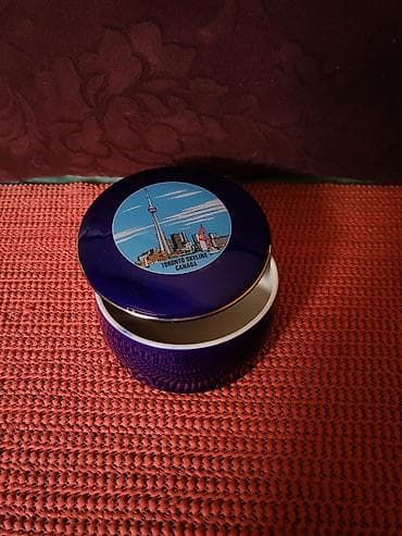 Satula nova japanski porcelan. 80te. Visina. 5,5cm. Precnik na lalafo.rs — 2 Satula nova japanski porcelan. 80te. Visina. 5,5cm. Precnik — 2