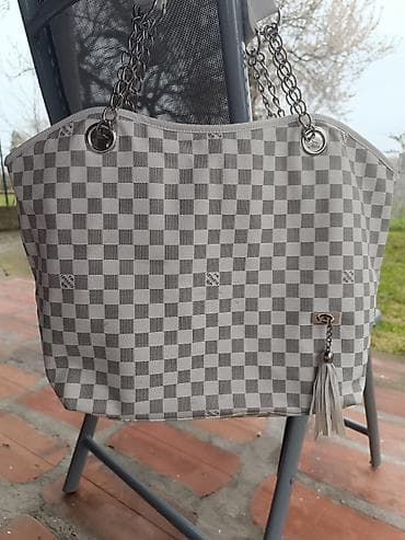 RASPRODAJA!!! NOVA tasna 35x40x 27cm. sa dosta pregrada na lalafo.rs RASPRODAJA!!! NOVA tasna 35x40x 27cm. sa dosta pregrada