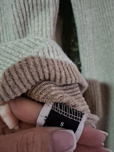 Ženska rebrasta bluza plisana sa dugim rukavima i zlatnom snalom na lalafo.rs — 3 Ženska rebrasta bluza plisana sa dugim rukavima i zlatnom snalom — 3