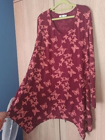 Nova majica dugih rukava sa leptirićima Sa strane malo duza Naznačena na lalafo.rs — 3 Nova majica dugih rukava sa leptirićima Sa strane malo duza Naznačena — 3