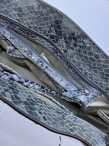 Michael Kors torba – model sa printom zmijske kože i metalnim nitnama at lalafo.rs — 3 Michael Kors torba – model sa printom zmijske kože i metalnim nitnama — 3