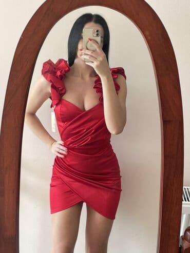 Crvena mini haljina – Made in Italy - Elegantna, pripijena mini na lalafo.rs Crvena mini haljina – Made in Italy - Elegantna, pripijena mini