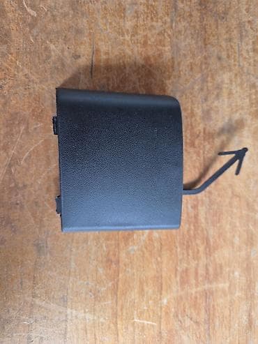 Renault Megane 3 poklopac kuke za vuču – prednji levi - Originalni na lalafo.rs Renault Megane 3 poklopac kuke za vuču – prednji levi - Originalni