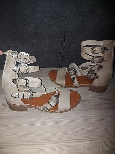 Rimljanke bež boje, broj 39, bez oštećenja, dužina unutrašnjeg gažišta na lalafo.rs — 1 Rimljanke bež boje, broj 39, bez oštećenja, dužina unutrašnjeg gažišta — 1