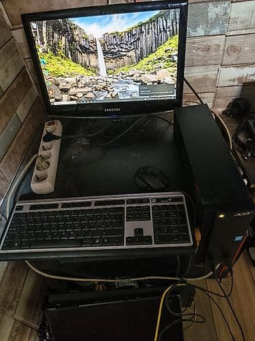 Acer desktop windows 10 pro 64 bita uz njega monitor,tastatura i mis na lalafo.rs — 1 Acer desktop windows 10 pro 64 bita uz njega monitor,tastatura i mis — 1