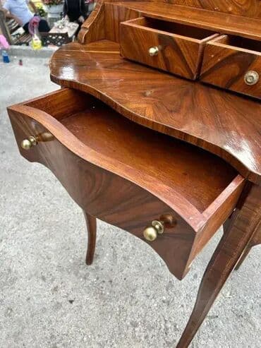 Stilske konzole: Stara stilska šminkernica / toaletni sto 💄✨ Šminkernica u dobrom na lalafo.rs — 2 Stilske konzole: Stara stilska šminkernica / toaletni sto 💄✨ Šminkernica u dobrom — 2