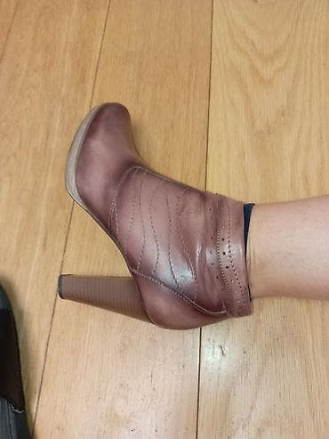 Ženske kožne gležnjače na štiklu - Materijal: prirodna koža - Boja na lalafo.rs — 2 Ženske kožne gležnjače na štiklu - Materijal: prirodna koža - Boja — 2