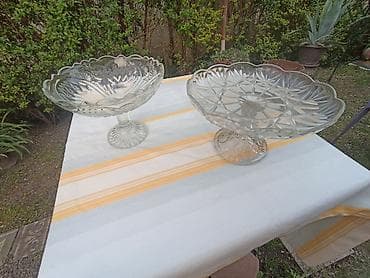 Dva staklena stalka za kolače i torte, cena je za oba 2000 dinara na lalafo.rs Dva staklena stalka za kolače i torte, cena je za oba 2000 dinara