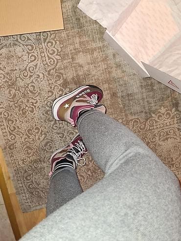 GUESS duboke ženske patike - Model: visoke lifestyle/urban patike sa na lalafo.rs — 4 GUESS duboke ženske patike - Model: visoke lifestyle/urban patike sa — 4