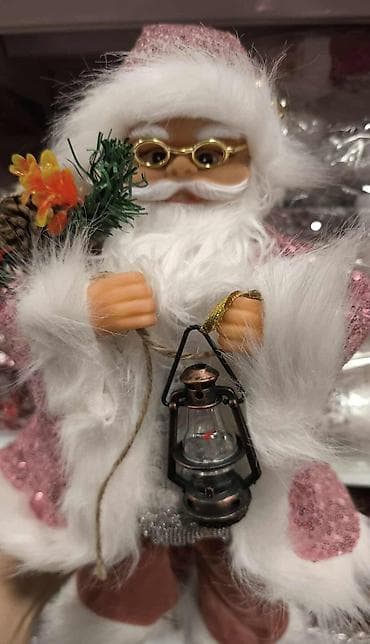 Dekorativna figura Deda Mraza – ružičasti kaput sa šljokicama - Visok na lalafo.rs — 5 Dekorativna figura Deda Mraza – ružičasti kaput sa šljokicama - Visok — 5