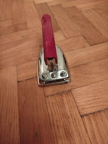 Irons: Mala dekorativna ukrasna pegla at lalafo.rs — 7 Irons: Mala dekorativna ukrasna pegla — 7