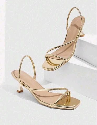 Lagane, moderne i veoma efektne sandale ✨ Dostupne u broju 39 ✨ na lalafo.rs Lagane, moderne i veoma efektne sandale ✨ Dostupne u broju 39 ✨