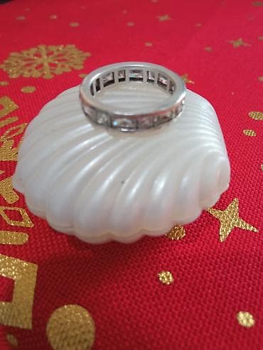 Starinski prsten sa kamenčićima, ima utisnuto 925 na lalafo.rs — 2 Starinski prsten sa kamenčićima, ima utisnuto 925 — 2