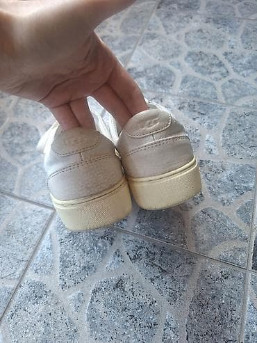Ugg original kozne patike, naznacena velicina 38, vise odgovaraju za at lalafo.rs — 8 Ugg original kozne patike, naznacena velicina 38, vise odgovaraju za — 8