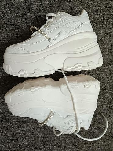 Beli ženske patike,debeli đon . original " bershka" na lalafo.rs — 2 Beli ženske patike,debeli đon . original " bershka" — 2