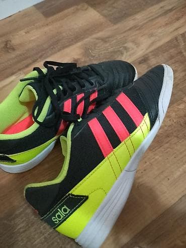 Sports & Leisure: Adidas Sala patike za fudbal br 38 - Model: Adidas Sala (oznaka at lalafo.rs — 2 Sports & Leisure: Adidas Sala patike za fudbal br 38 - Model: Adidas Sala (oznaka — 2